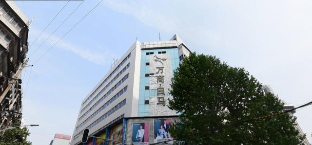 武汉服装批发市场哪个最好（武汉的服装批发市场你又知道几个呢）(1)