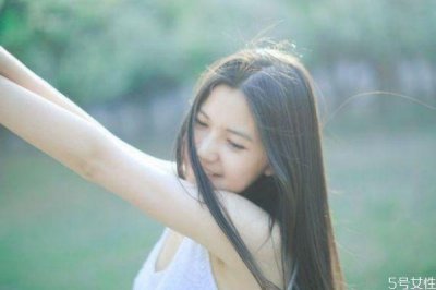 ​女生说自己睡不着怎么回复 女生说睡不着幽默回复