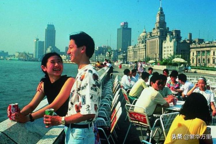 民间杂耍艺人「中国的八九十年代走街串巷的杂耍艺人为何会逐渐消失」