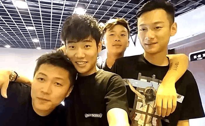 轩子巨2兔背后的男人浮出水面! 首秀一掷千金, 微博频繁“调情”