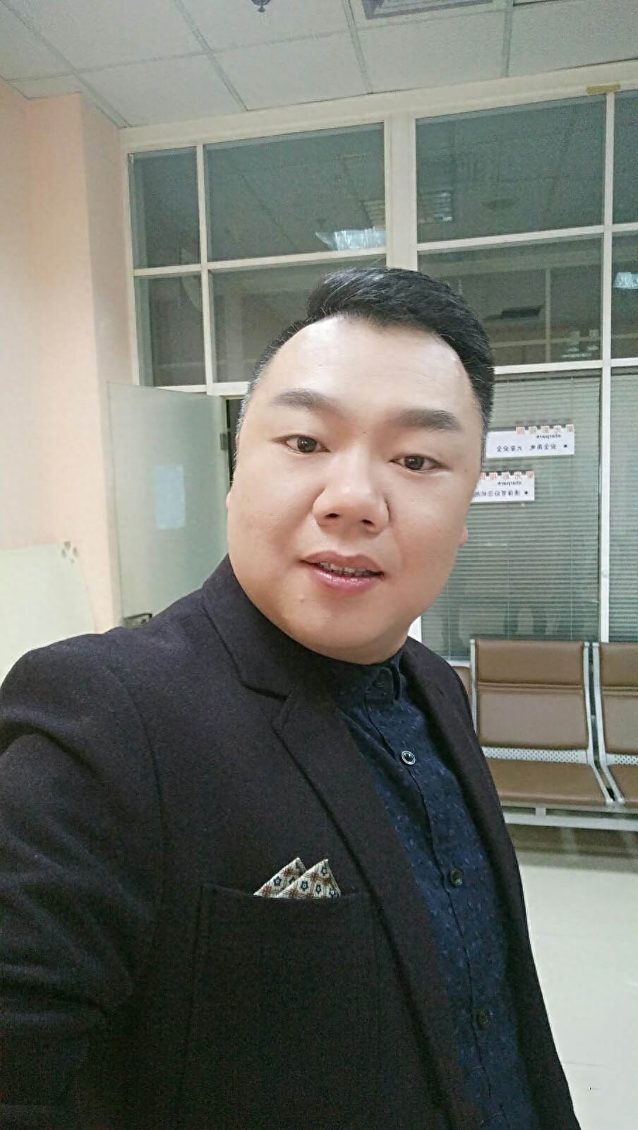 出演《武林外传》李大嘴一角走红,如今家庭美满,享受副团级待遇