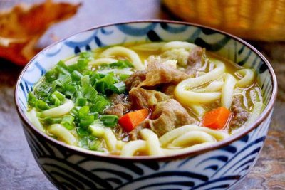 ​乌冬面是什么做的（ 乌冬面原料是什么）