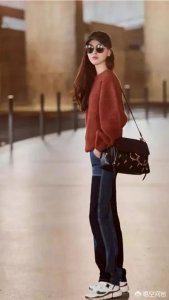 ​铁锈红毛衣配什么颜色好看(铁锈红毛衣配什么颜色外套好看)
