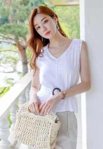 ​靠墙拍照片的姿势(靠墙拍照姿势怎么摆)