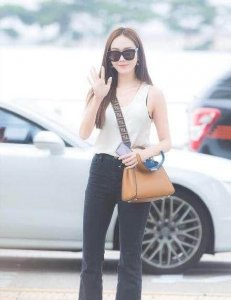 ​162郑秀妍和168林允儿同穿长裤，网友：这身高差可不止6厘米