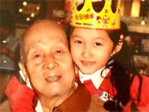 关晓彤的家庭背景如何（关晓彤家世爆料）(2)_