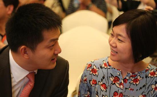 常昊现任棋协副主席,44岁依旧英俊潇洒,大8岁妻子已老态尽显