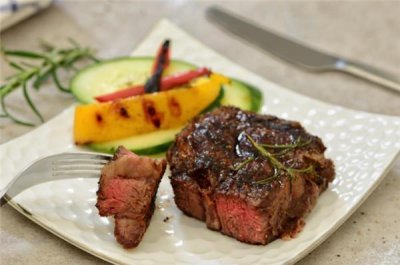 ​吃牛排时点“全熟”，会被服务员“嘲笑”吗？听听西餐大厨怎么说