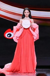 ​微博之夜:迪丽热巴·迪力木拉提美图