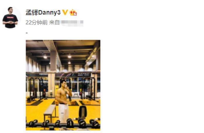 广东队总冠军队员晒肌肉照，八块腹肌令人眼馋，却遭杜锋弃用