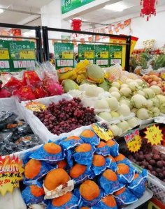 ​摆摊卖水果怎么样卖才能赚钱(小货车摆摊卖水果怎么样)