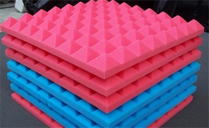 多孔吸声材料在发挥其特性后，实现最佳声学舒适性，降低噪音水平