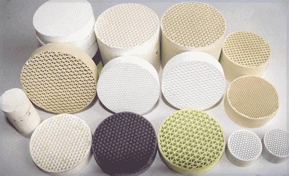 多孔吸声材料在发挥其特性后，实现最佳声学舒适性，降低噪音水平