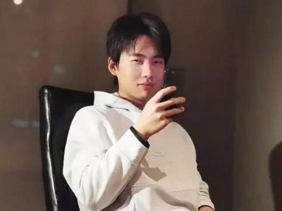 ​郭德纲到底有多少儿子？郭麒麟彻底失宠，于思洋改名郭小宝