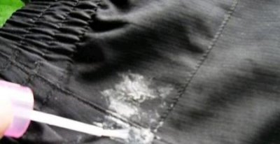 ​衣服上沾了胶水怎么办(502胶水粘衣服上怎么办)