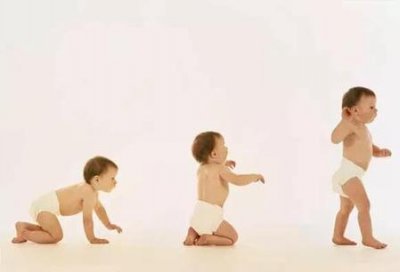 ​四个半月宝宝没有翻身意识(4个月宝宝没有翻身意识)