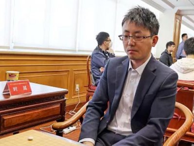 ​时越战胜谢尔豪首次捧杯