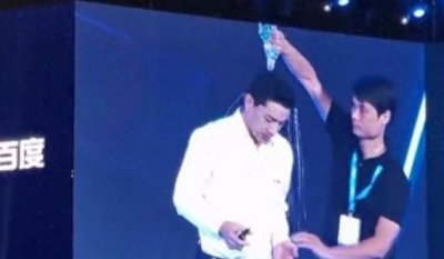​李彦宏被泼水事件始末，背后折射出中国网民素质