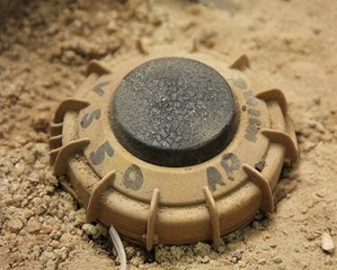 ​中越边境26年4次大排雷 ！耗费无数精力，死亡地带变“黄金通道”