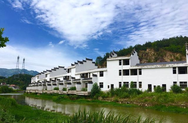 越南河内市黄梅郡、中国湖北省黄冈市黄梅县:前者人口密度高很多