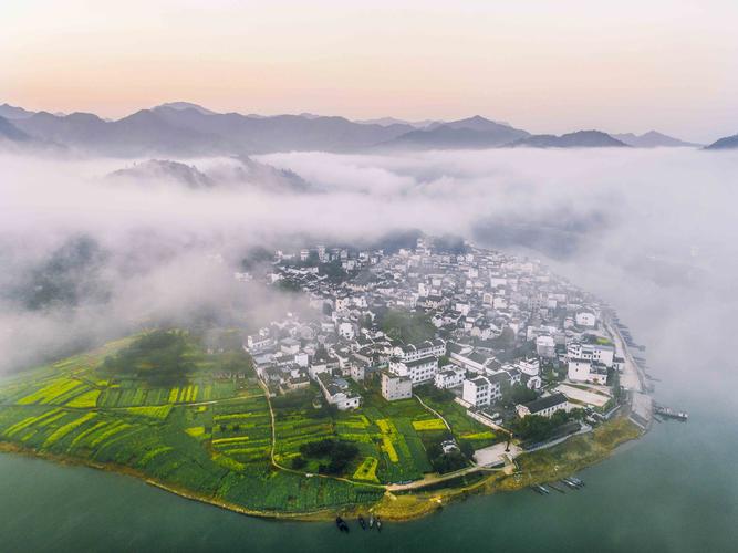 3、新安江畔大草场