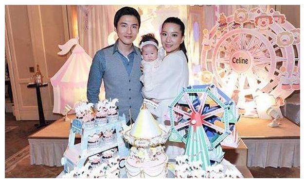 给孩子办百日宴,身着民族服饰出场太夺目,网友:有王位要继承吗