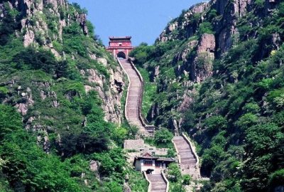 ​东岳指的是，五岳是指东岳南岳西岳北岳中岳这几个月分辨是指什么山？