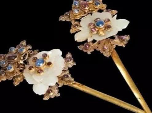 古时女子头上戴的步摇、钗、簪、钿有啥区别？最后一款我被迷晕了