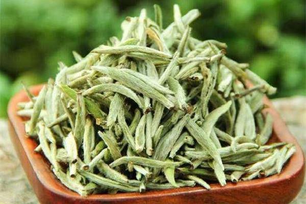 白毫银针买茶饼好还是散装茶好 白毫银针怎么分辨好坏 白毫银针买茶饼好还是散装茶好 白毫银针怎么分辨好坏