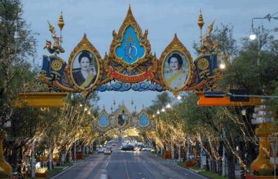 ​诗丽吉：中年出轨被软禁，送走老泰王成太后，过90岁生日排场大