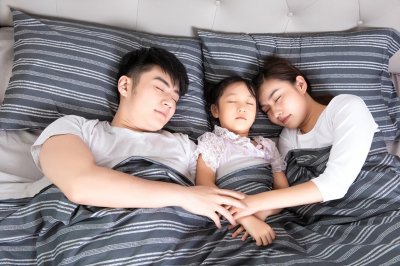 ​和孩子分房睡太晚，有个隐患可能会跟随娃一辈子？挥之不去的阴影