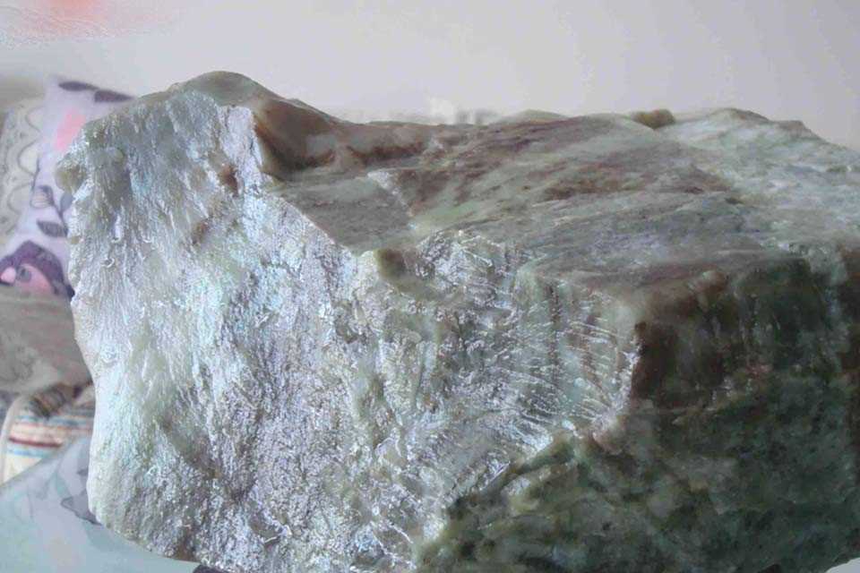 蛇纹石玉对身体好不好(蛇纹石玉值钱吗)