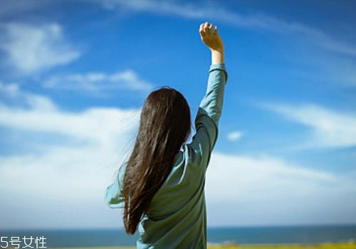 刷完牙吃东西觉得苦是怎么回事？可能是身体的警示