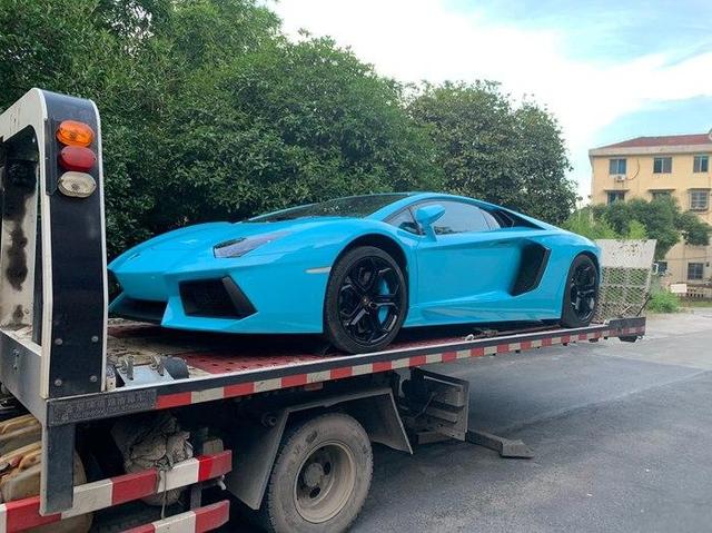 成全最后的跑车梦,怒提兰博基尼AventadorLP700-