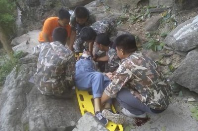 ​泰国坠崖孕妇3年后站起来了，自强不息积极向上的精神让人感动