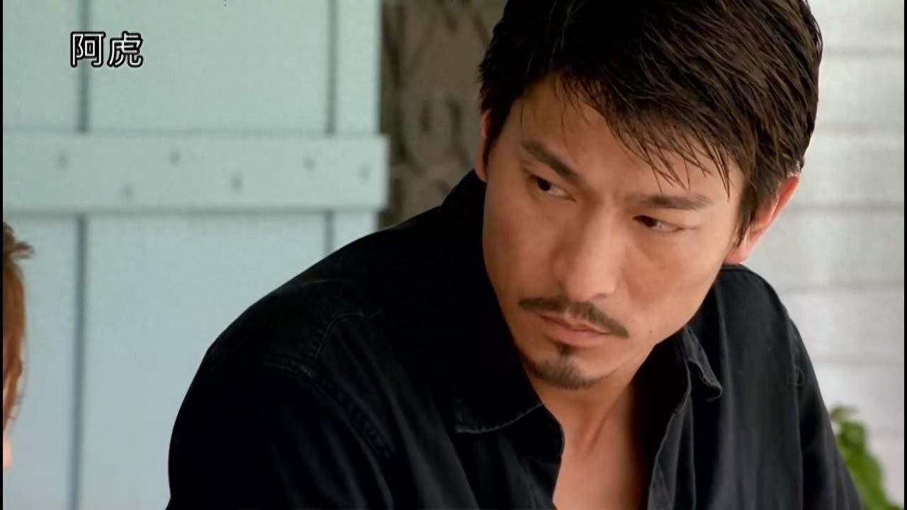 刘德华珍贵年轻时的照片帅到没朋友,与梁朝伟合影旧照