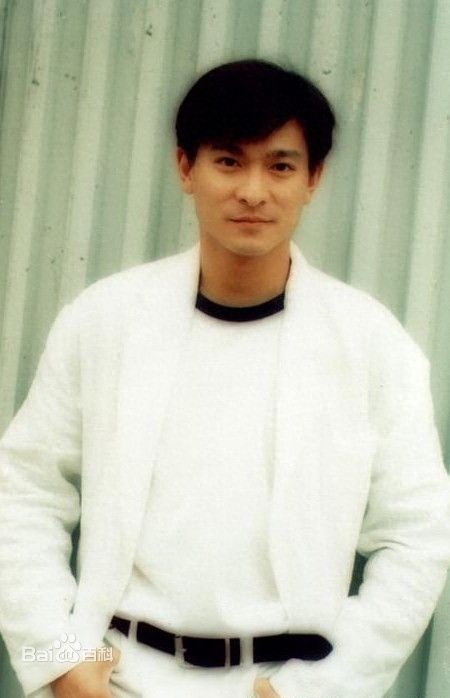 刘德华珍贵年轻时的照片帅到没朋友,与梁朝伟合影旧照
