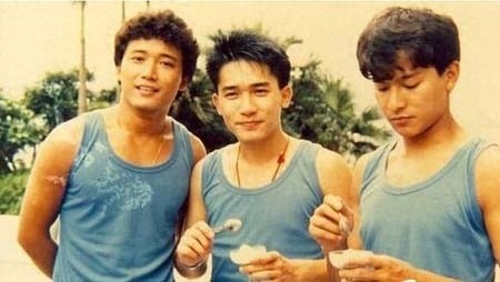 刘德华珍贵年轻时的照片帅到没朋友,与梁朝伟合影旧照