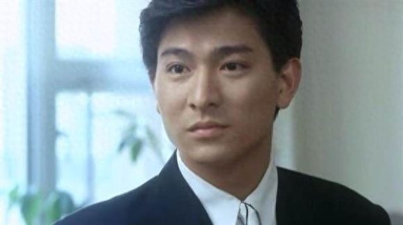 刘德华珍贵年轻时的照片帅到没朋友,与梁朝伟合影旧照