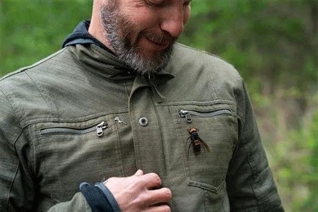 老太踩到“杀人蜂”窝被追杀,4天后离奇死亡