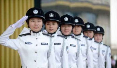 ​什么级别警察可以穿白警服？
