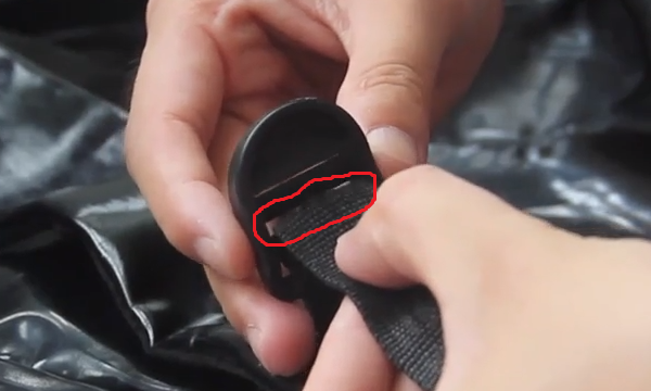 书包背带怎么系不会掉,书包的带子怎么系才不会滑图6