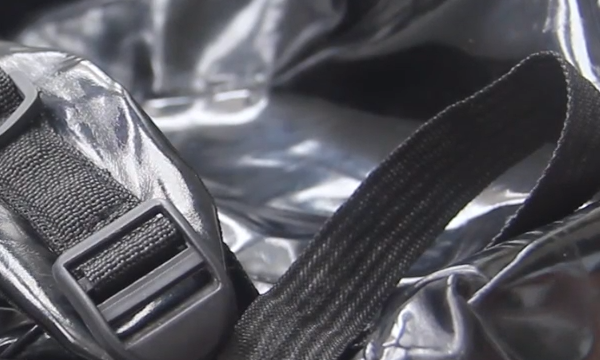 书包背带怎么系不会掉,书包的带子怎么系才不会滑图5