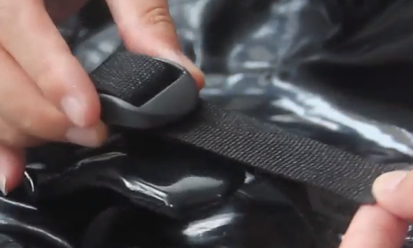 书包背带怎么系不会掉,书包的带子怎么系才不会滑图11