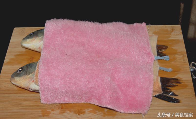 怎样炸鱼不粘锅不掉皮（炸鱼的11个技巧和方法）