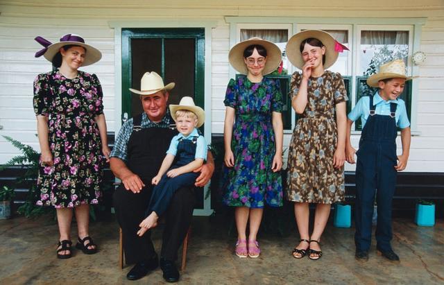 该国男人必须娶多个老婆，否则要被抓去坐牢，男人每晚苦不堪言