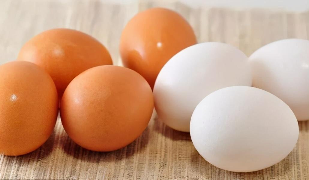 鸡蛋不放冰箱能放多久(鸡蛋常温下能保存多久)