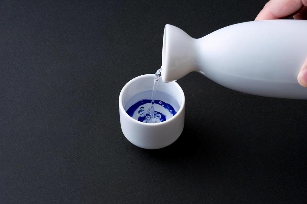 鸡蛋不放冰箱能放多久(鸡蛋常温下能保存多久)