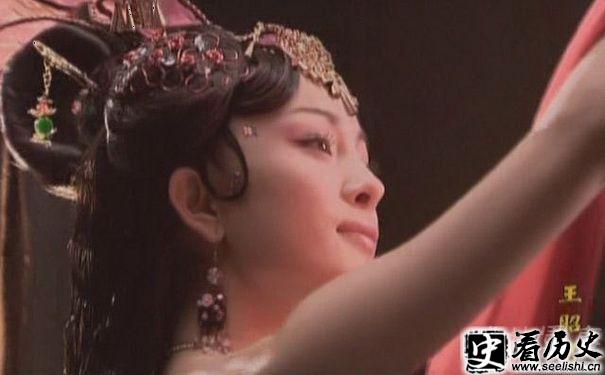 《王昭君》中杨幂饰演的李夫人