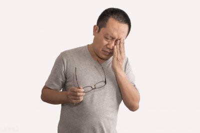 ​警惕！夜钓，你还在盲目使用蓝色夜光灯？小心眼睛逐渐受到损害